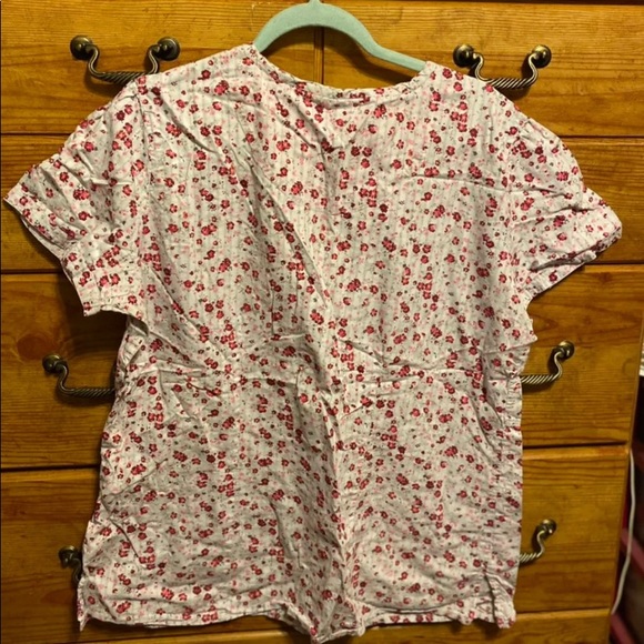 Healing hands scrub top - Picture 2 of 3